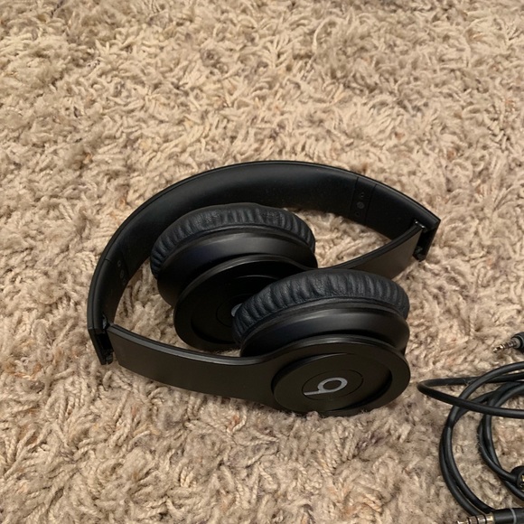 Beats by Dr. Dre Solo Headphones - Black - Picture 3 of 4